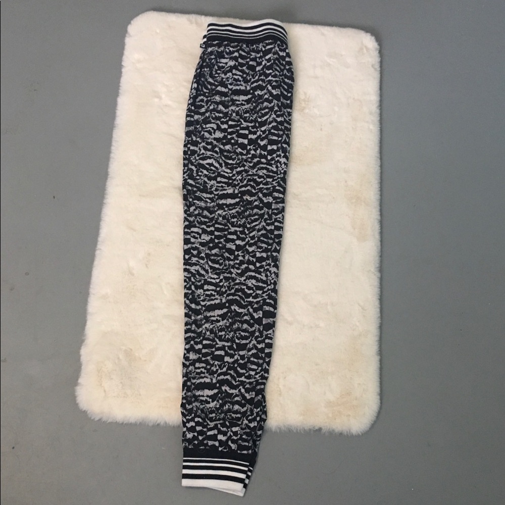 Fabletics Exercise Pants - image 2